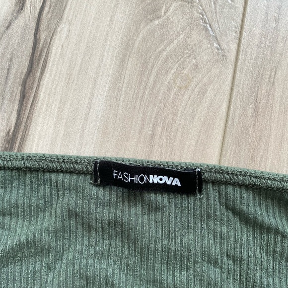 Long sleeve green button up - Picture 3 of 3